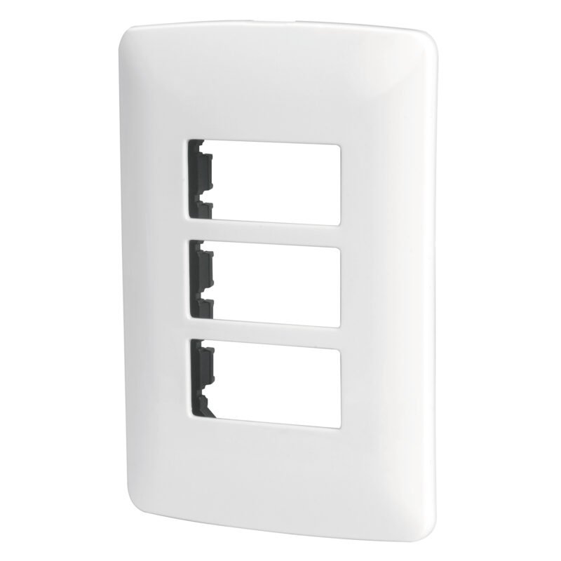 PPTR-IB.jpg Código: 48136 Placa 3 módulos de ABS, línea Italiana, color blanco PPTR-IB